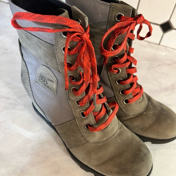 Sorel Lexie Wedge Boots 🥾 - Picture 2 of 4